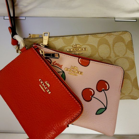 NWT COACH Corner Zip Trio In Signature Canvas And Heart Cherry Print CE657 - Picture 5 of 5